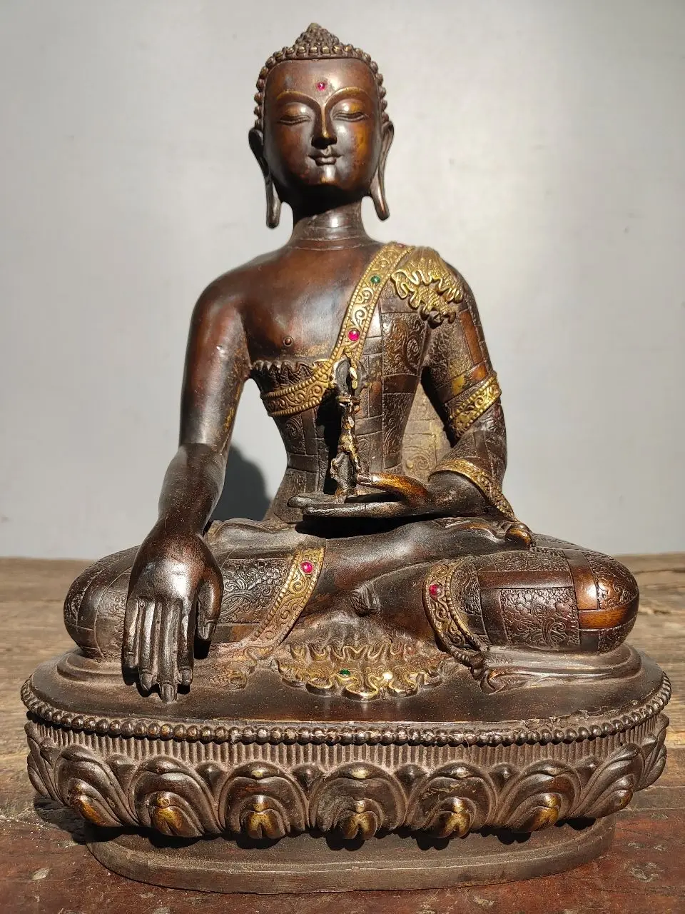 

12"Tibetan Temple Collection Old Bronze Gilt Gem Sakyamuni Buddha Medicine Buddha Sitting lotus Enshrine the Buddha Town house