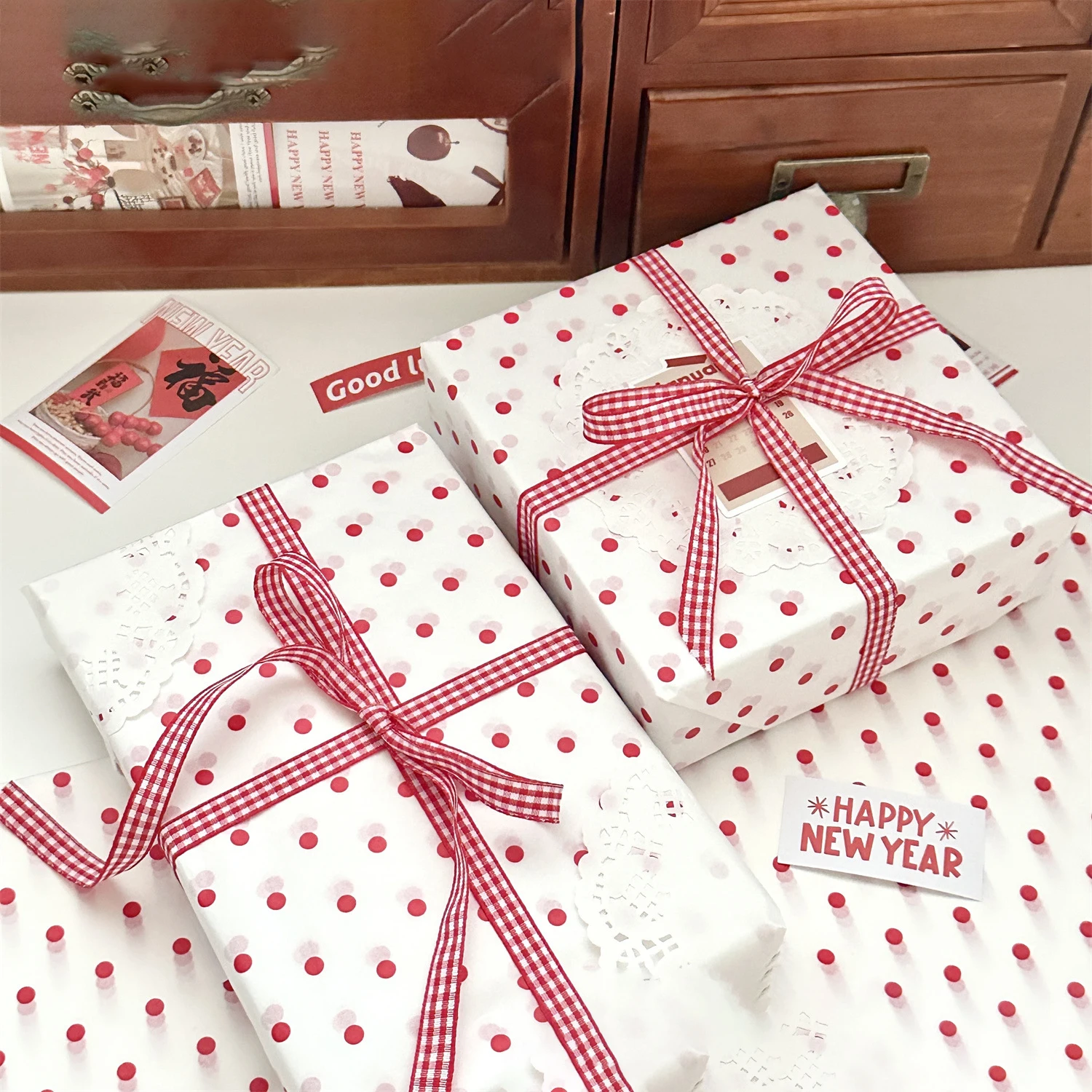Elegant Polka Dot Gift Wrapping Paper - Versatile and Lightweight