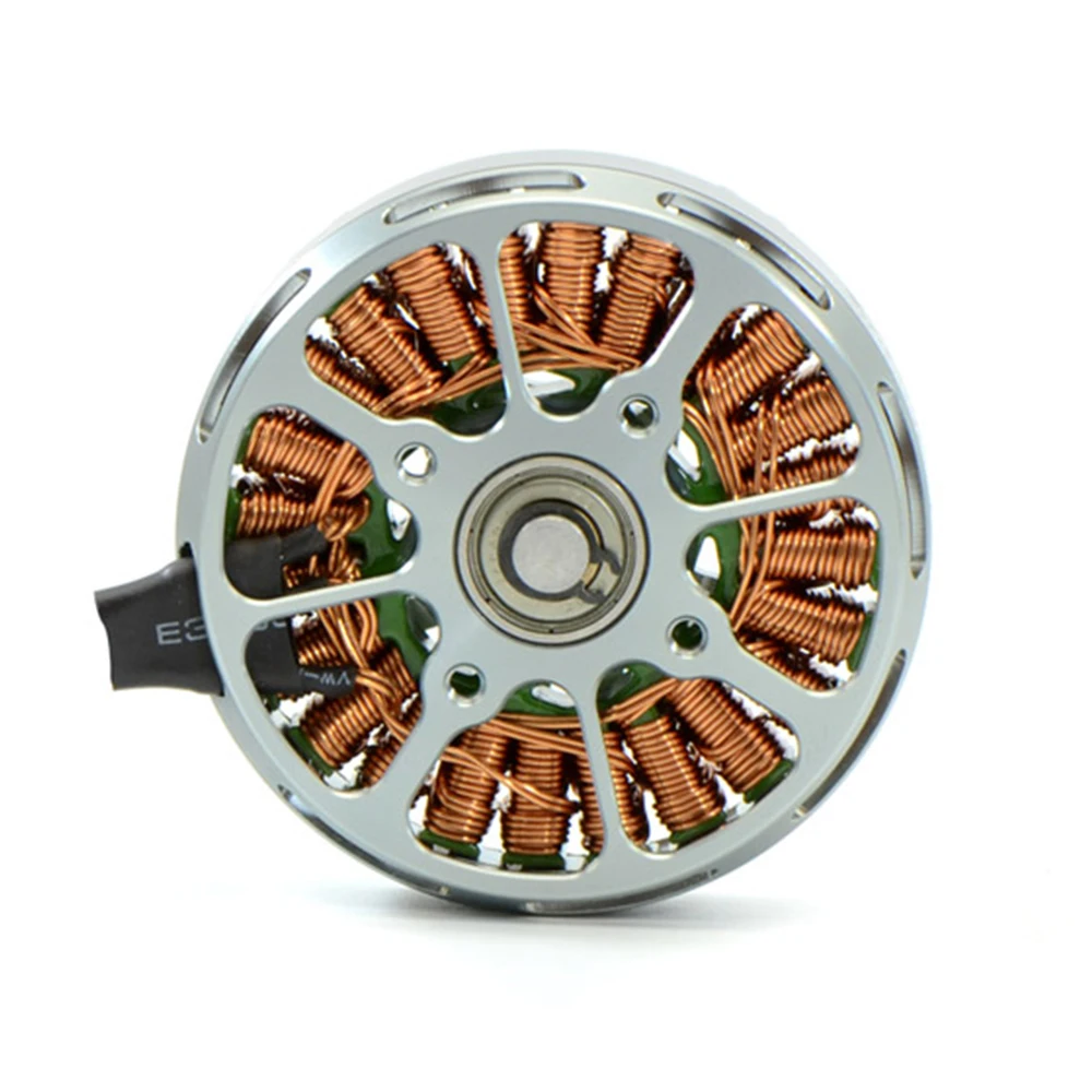 Gros plan sur le moteur SunnySky V5208 340KV mettant en avant la qualité de fabrication et les aimants internes.