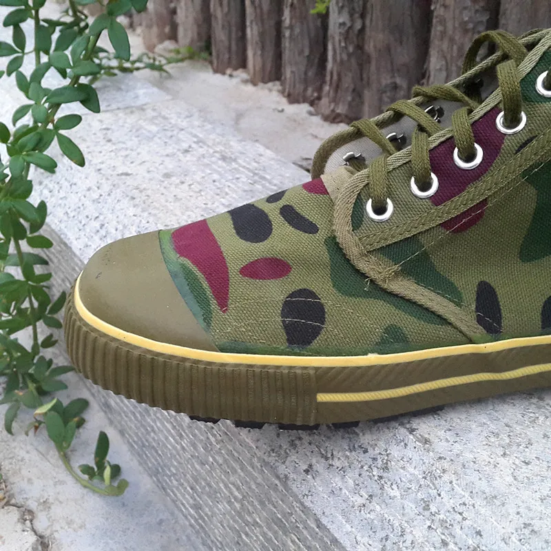 Рисунок 6 - Мужские и женские парусиновые туфли