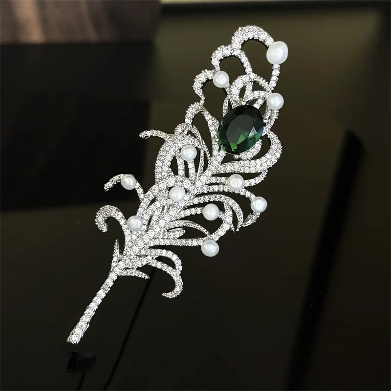 OKILY Elegant Jewelry Emerald Zircon Feathered Brooch Exquisite 3mm Freshwater Pearl for Men Suit Brooch Pin Clothing Ornament