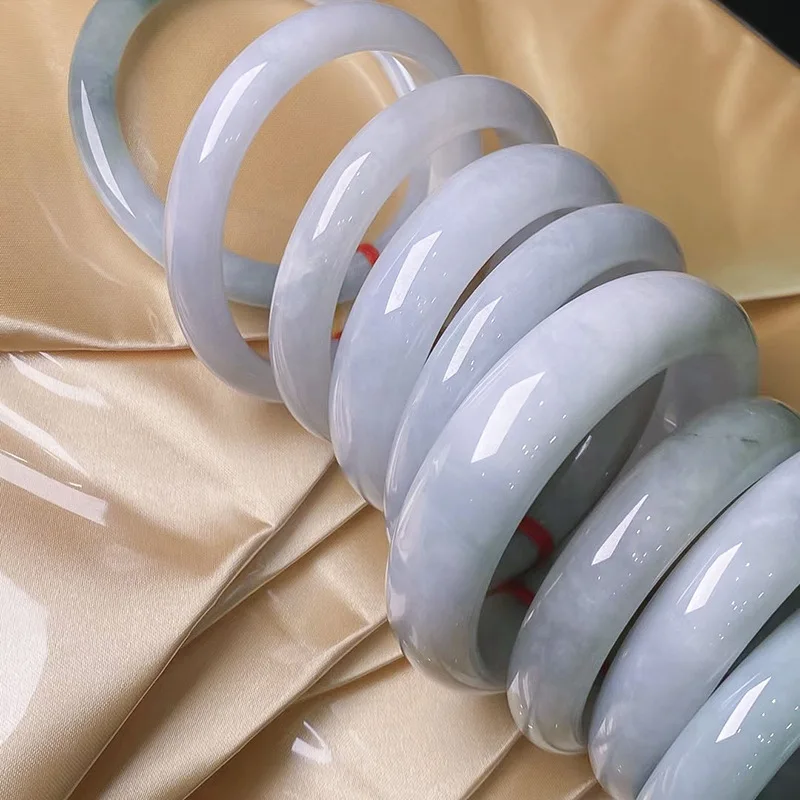 Myanmar Natural Emerald A Goods Ice Glutinous Floating Flowers Bracciale In Giada Con Cerchio Di Concubina Imperiale Con Certificato