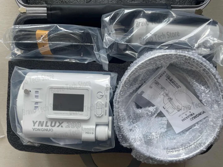 YONGNUO 핸들 전원 어댑터가 있는 휴대용 야외 LED 조명, YNLUX200 200W 2700K-6500K 보웬스 마운트