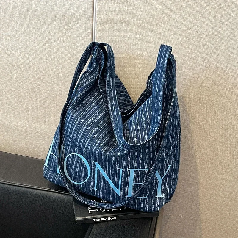 thumbnail image 1 of Bolso vaquero de gran capacidad para desplazamientos de ocio para mujer, bolso de hombro de tendencia, bolso de mano a rayas versátil, bolsa de mano para mujer, 1 of 5