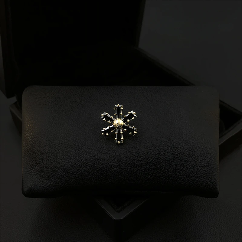 Black Snowflake Brooch Women's Anti-Exposure Buckle Decorative Collar Pins Suit Neckline Corsage Accessories Small Jewelry 5533