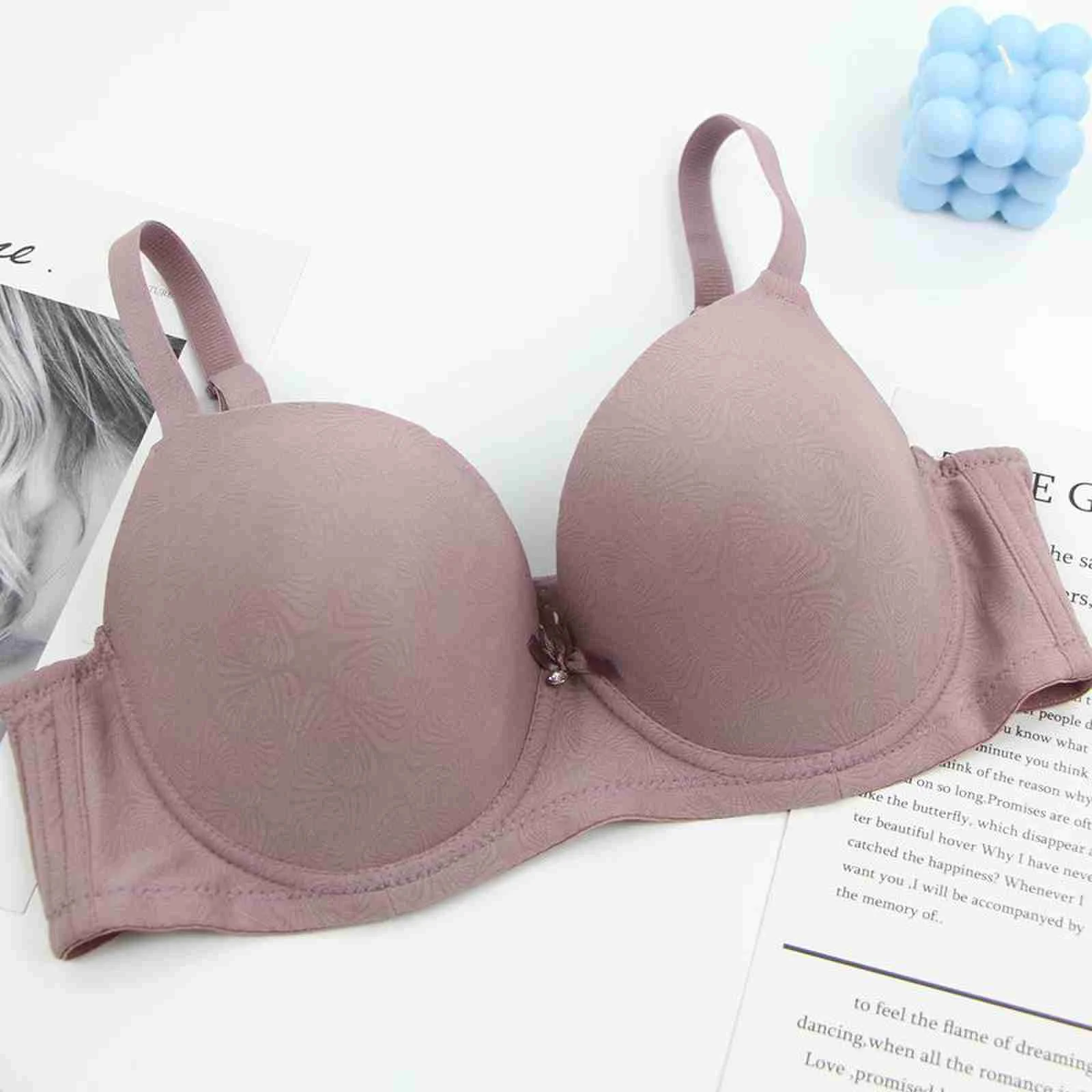 DaiNaFang Push Up Bra Fabric Close-up