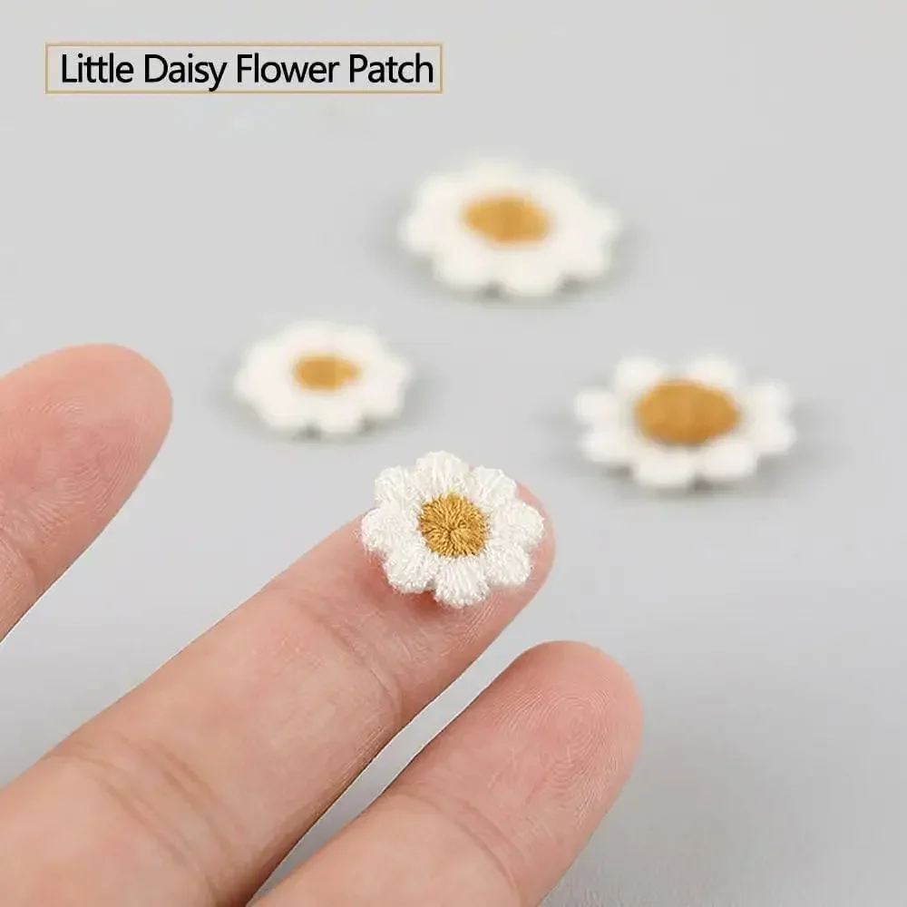 Daisy Flower Patches Daisy Flower Embroidered Patches Sew on Decorative Applique Patches for Clothing Pants Backpacks Hat Jeans DIY Accessories 30pcs