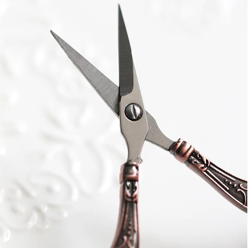 Fashion Retro Carved Stainless Steel Scissors Handicraft Paper Cutter Tool Home Tailor Cross Stitch Shears School Office Supply