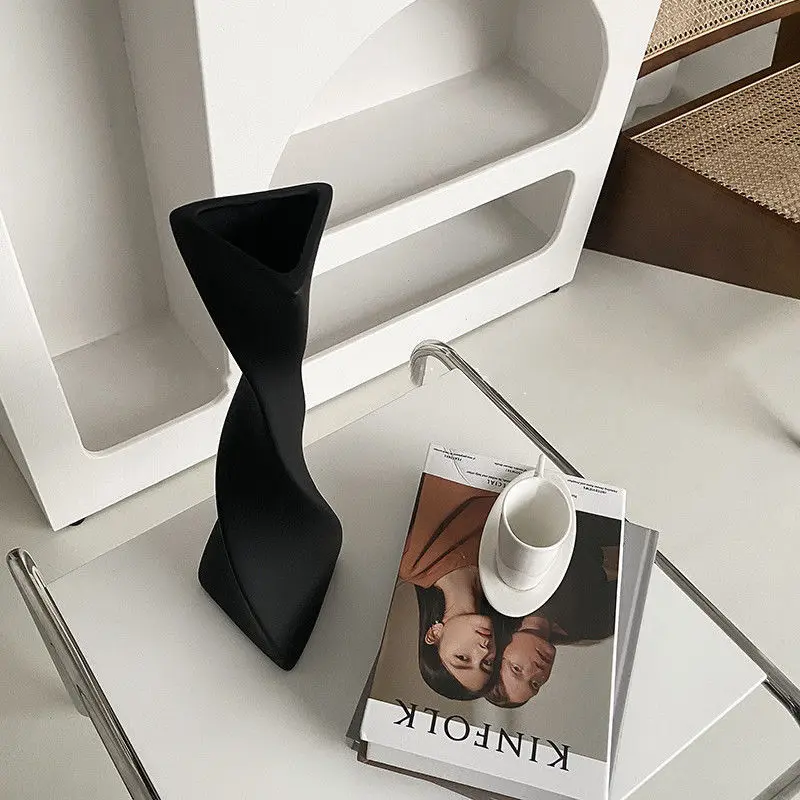 Nordic Black and White Twisted Ceramic Vase Decoration Living Room Fake Flower Simulation Flower New Year Home Coffee Shop Decor 4