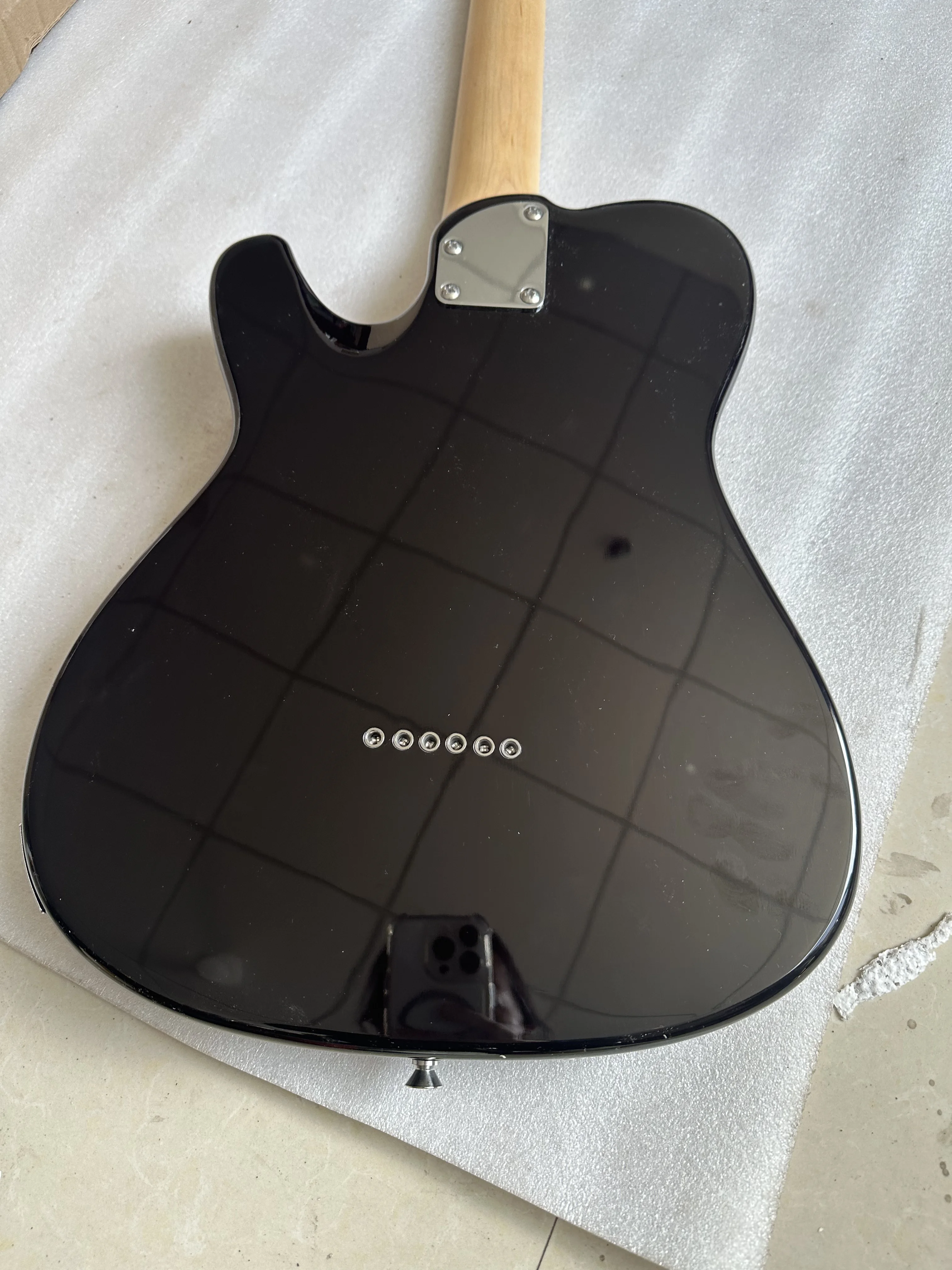 Electric Guitar 6 Strings Wine Color Body F hole Rosewood Fingerboard