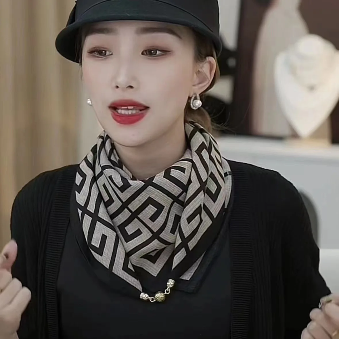 New Luxury Magnetic Buckle Square Scarf Women Vintage Print Neckerchief Female Satin Shawl Ribbon Headband Fashion Wraps Bandana