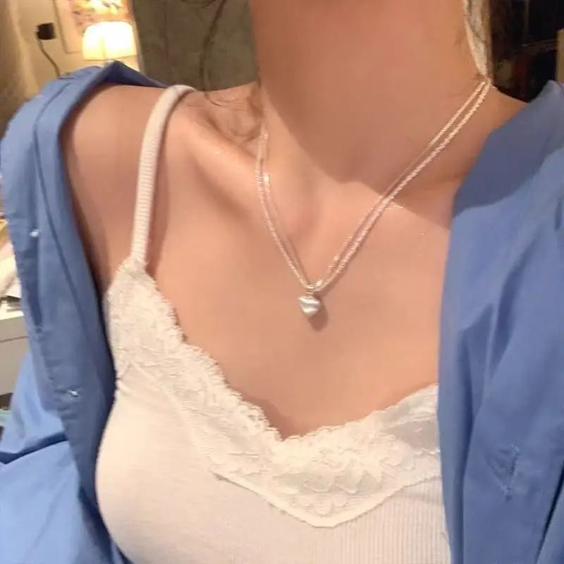 매력적인 여성을 위한 실버 컬러 더블 레이어드 브러시드 하트 목걸이 패션 주얼리 달콤하고 정교한 액세서리