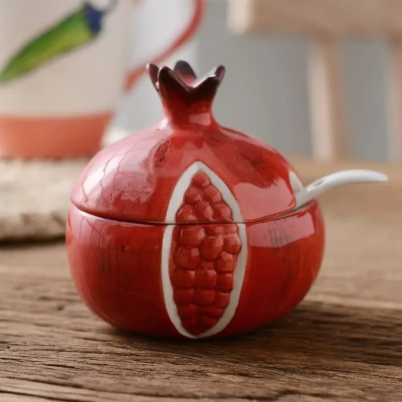 Seasoning jar salt shaker spices bottle salt pepper shakers Creative Fruit-shaped Ceramic Spice Jar Salt Shaker and Pepper Container Oil Bottle Kitchen Household Goods Spice Storage Jar