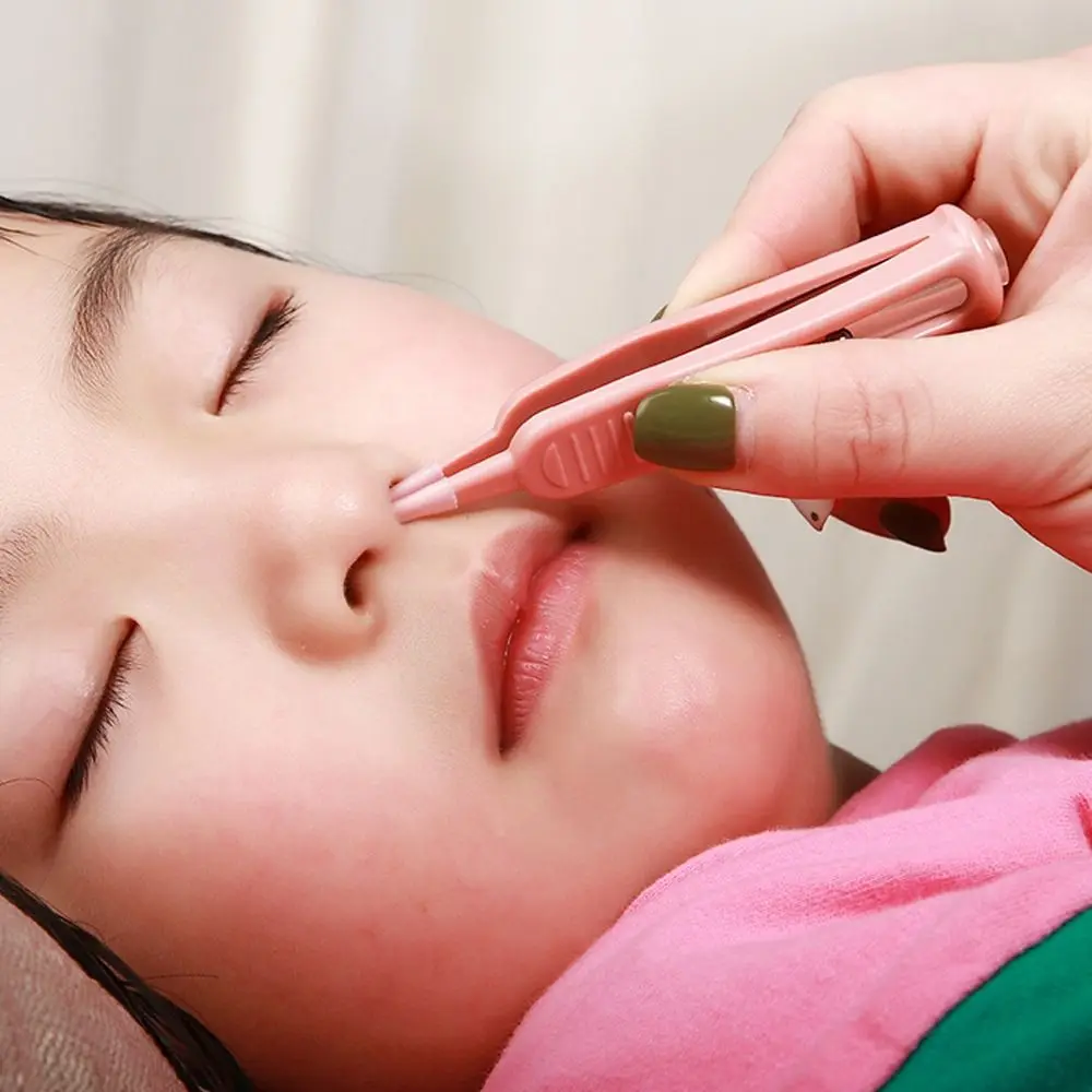 Clean Ear Nose Navel LED Light Baby Dig Booger Clips Plastic Infants Nose Safe Tweezers Cleaning Tweezer