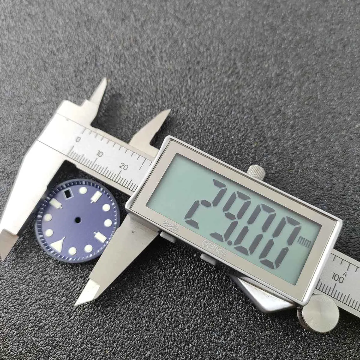 교체 29MM 시계 다이얼 NH35 쿼츠 무브먼트 시계, 싱글 캘린더 시계 다이얼 그린 야광 다이얼 수정 부품