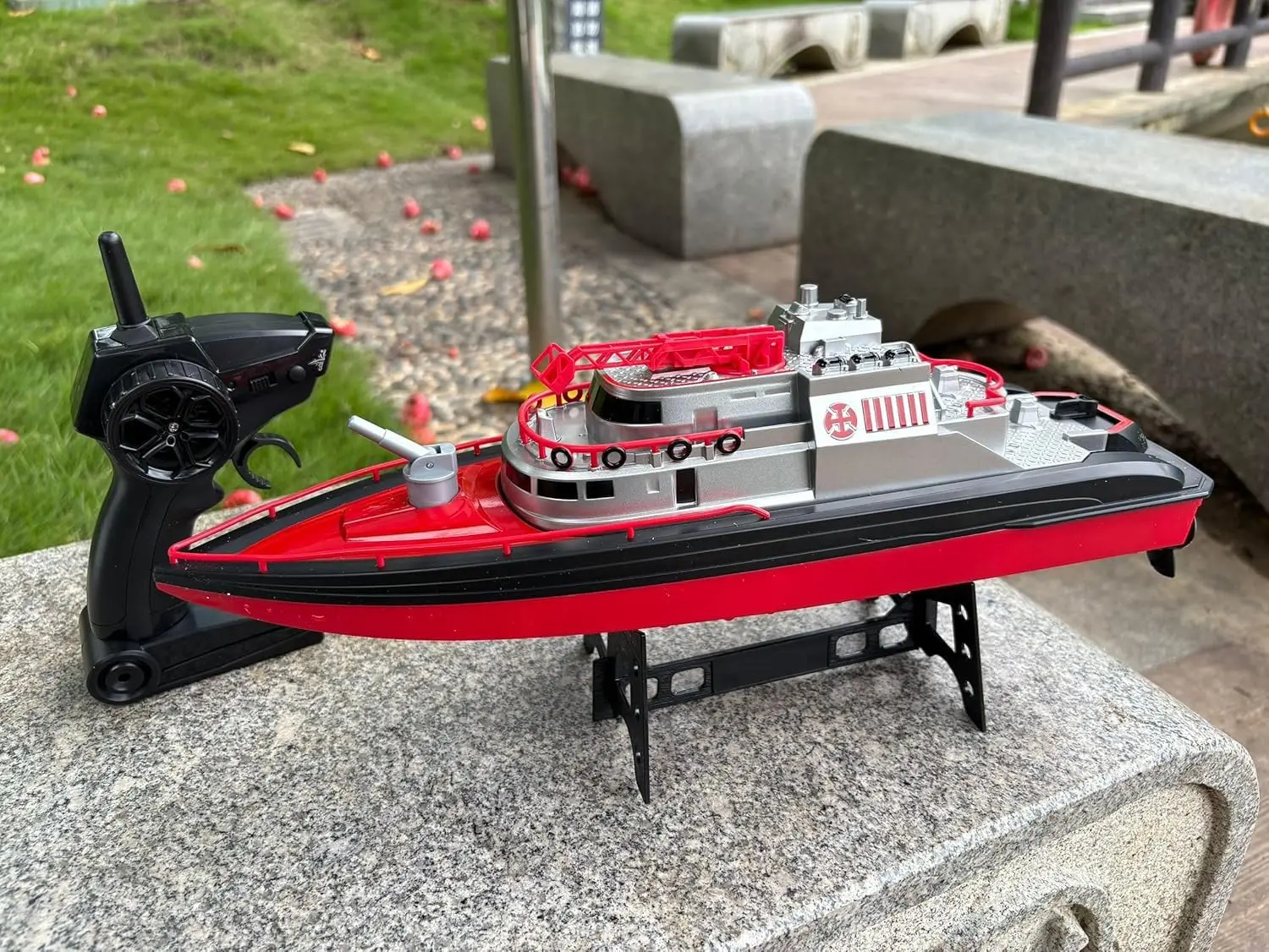 Bateau RC Pompier 38cm Double Moteur Télécommandé