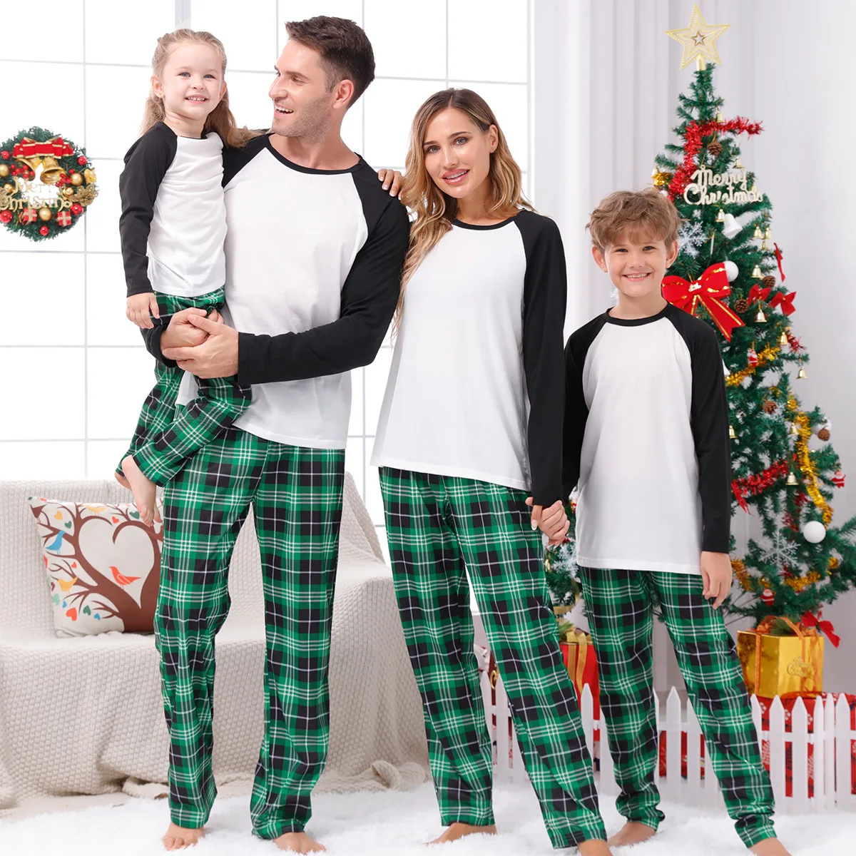 

2pcs Christmas Family Pajamas Patchwork Mom Daughter Matching Clothes Casual Winter Sleepwear Xmas Family Look Merry Christmas