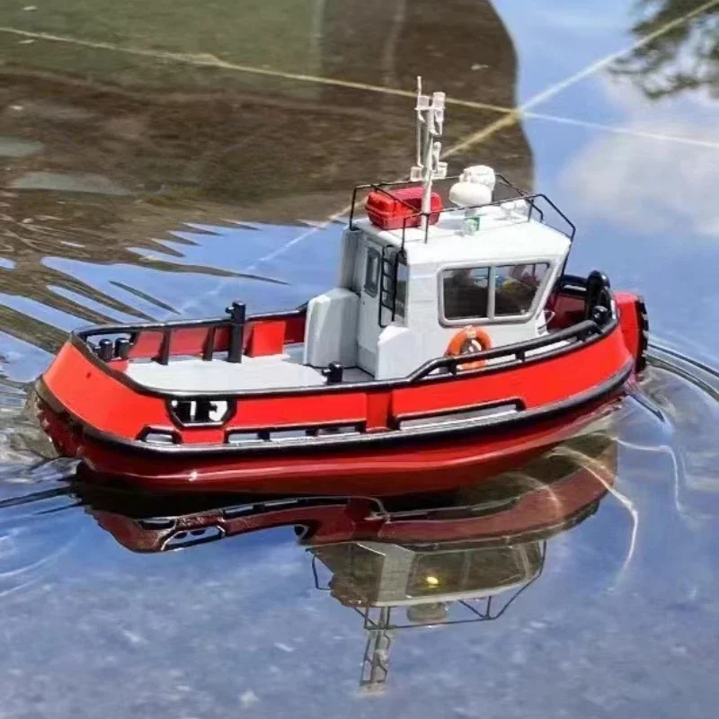 Détail du pont du kit de modèle réduit remorqueur Damen 1004 RC 1/87, montrant l'hélice et le gouvernail.