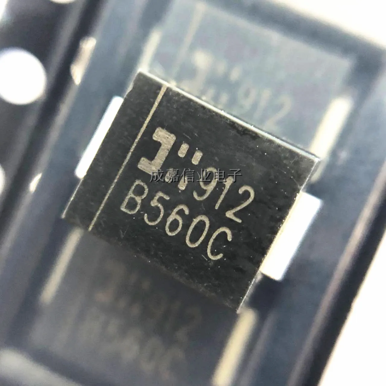 Рисунок 2 - B560C-13-F SMC маркировка; B560C