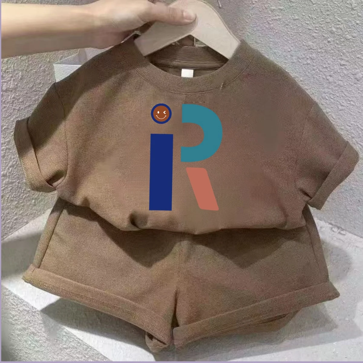 طقم ملابس صيفي للأطفال البنات مكون من قطعتين: تي ش...