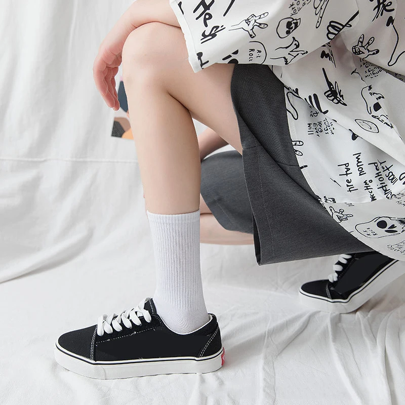 Men Women Socks Personality Vintage Streetwear Long Short Socks Black White Couples Skateboard Casual Sports Fashion