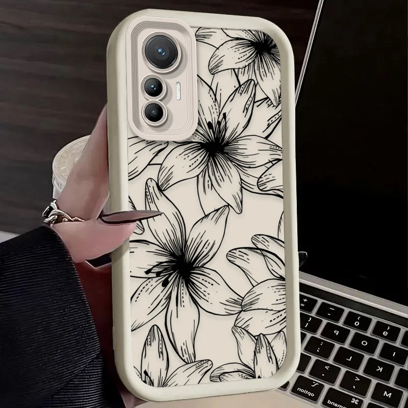Retro Black Flower Phone Case - Elegant Protective Cover