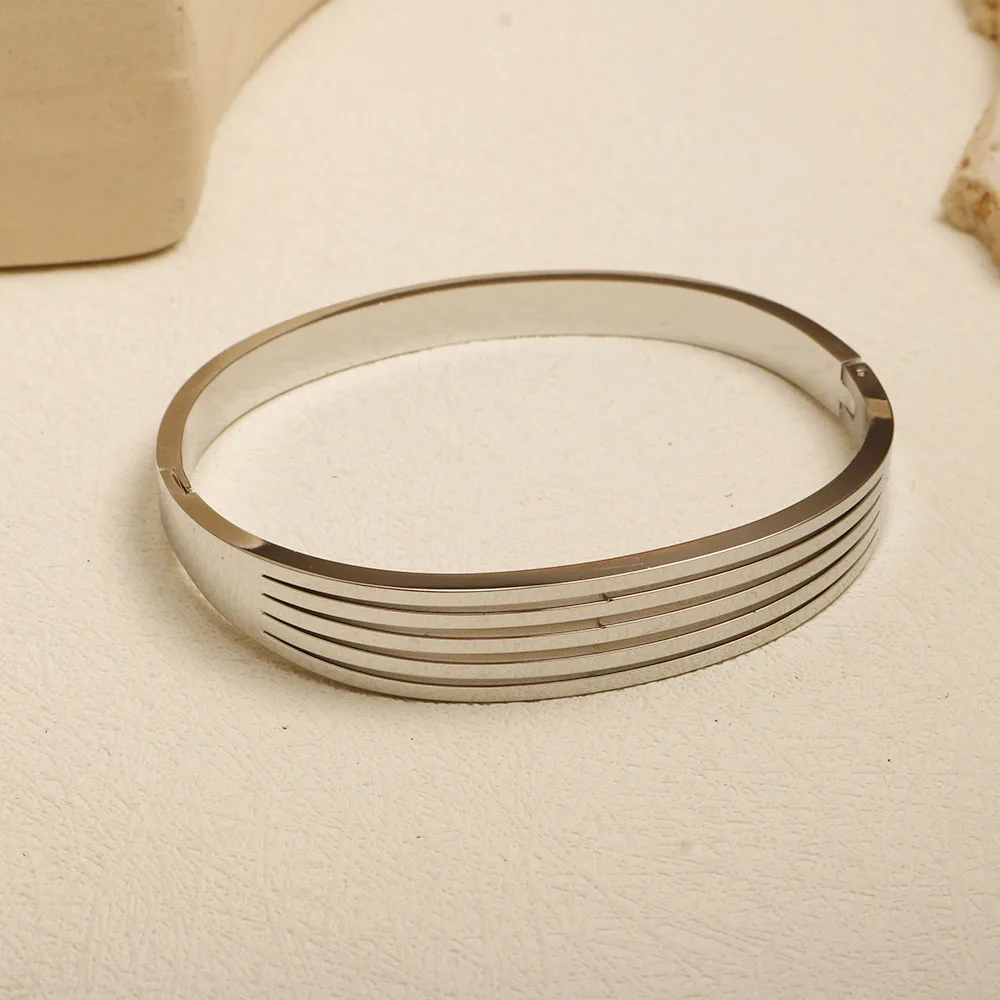 Elegant 18k Gold Plated Stainless Steel Women's Bracelet - Perfect Birthday Gift