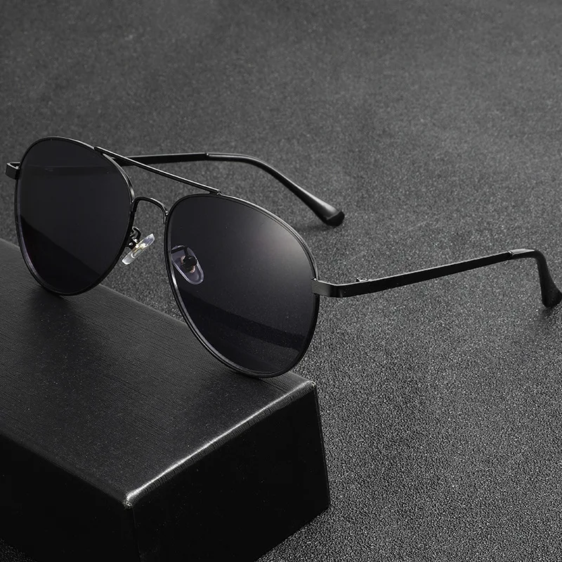 Aviator Myopia Sunglasses with Large Frames - UV-Resistant Eye Protection for Driving, Riding, Beach, and Travel