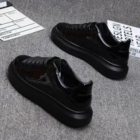 Chaussures pour hommes laquées rouges, chaussures de skate décontractées noires tendance, chaussures de tennis de plein air, chaussures de marche universelles pour hommes et femmes 2