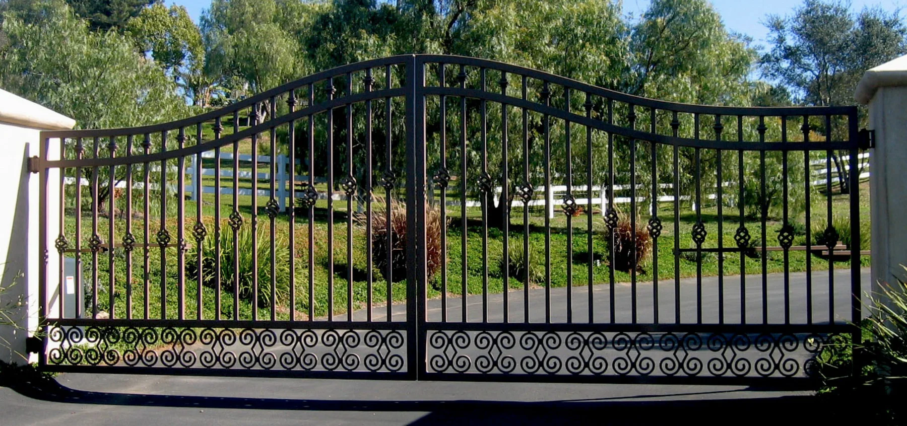 China Professional Iron Gates Wrought Iron Gate Double Door Iron Gates 2