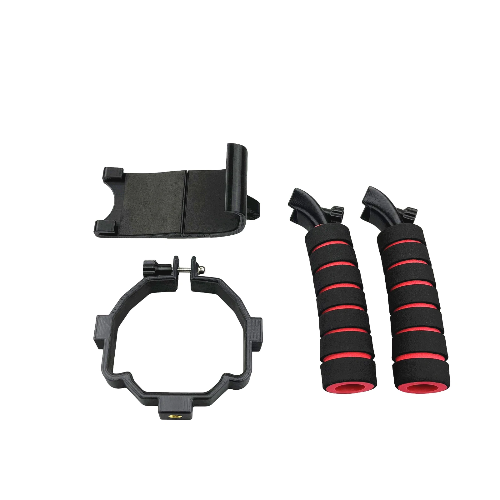 Utilisateur tenant le drone DJI Mavic 3 Cine équipé du kit double poignée, démontrant la facilité de transport et la stabilité offerte par le support trépied.