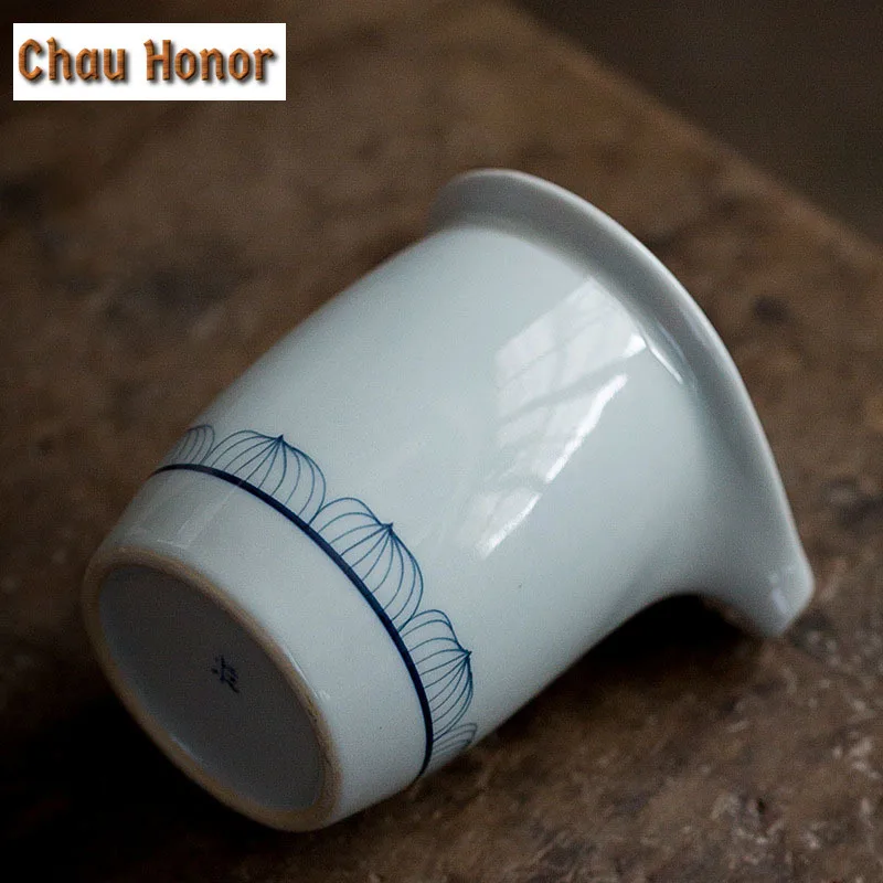 200ml Antique Blue And White Ceramic Tea Pitcher Tea Maker Fair Cup Hand-painted Lotus Cha Hai Kung Fu Tea Ceremony Accessories