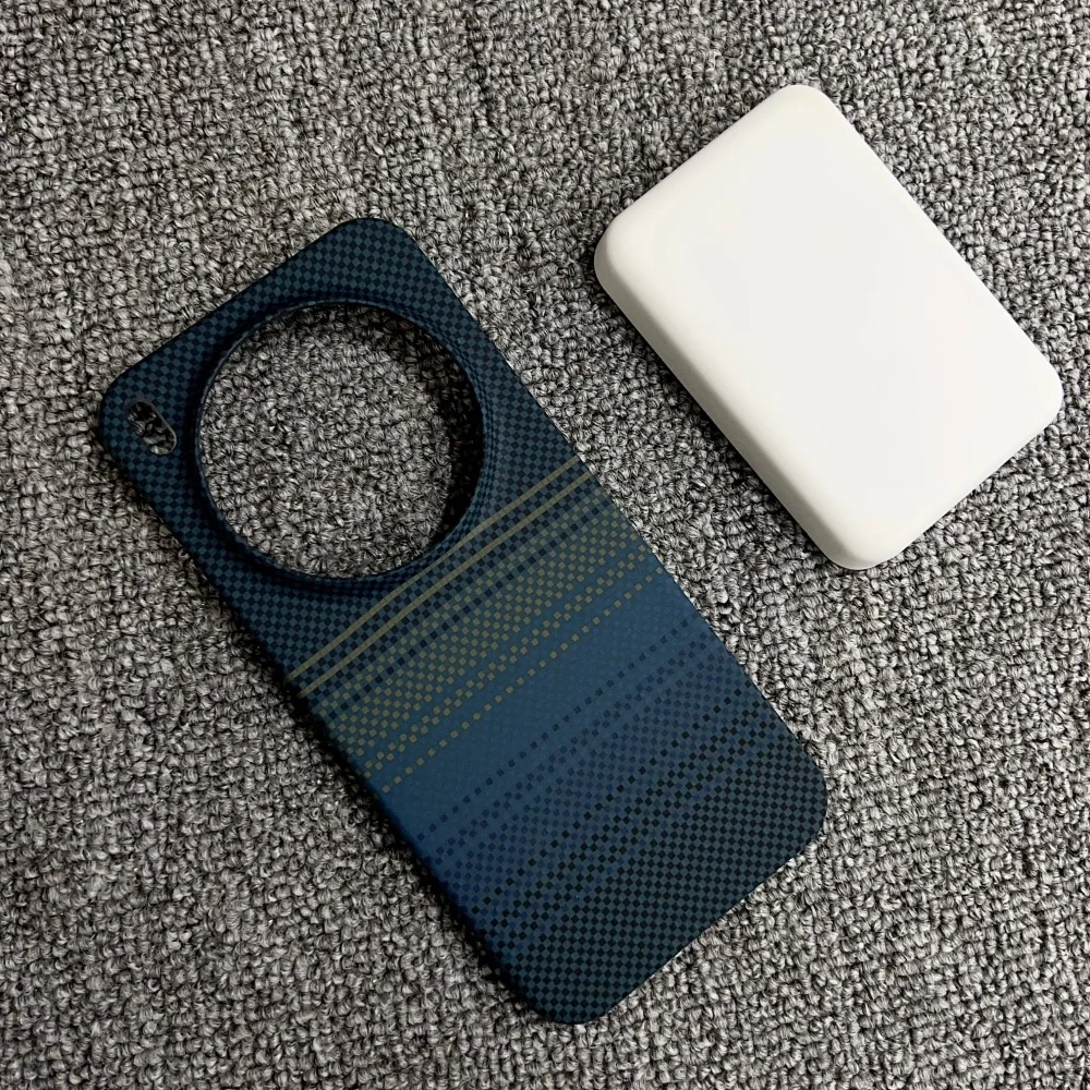 Luxury Carbon Fiber Kevlar Pattern Magnetic Phone Case - Anti-Drop Protective Cover