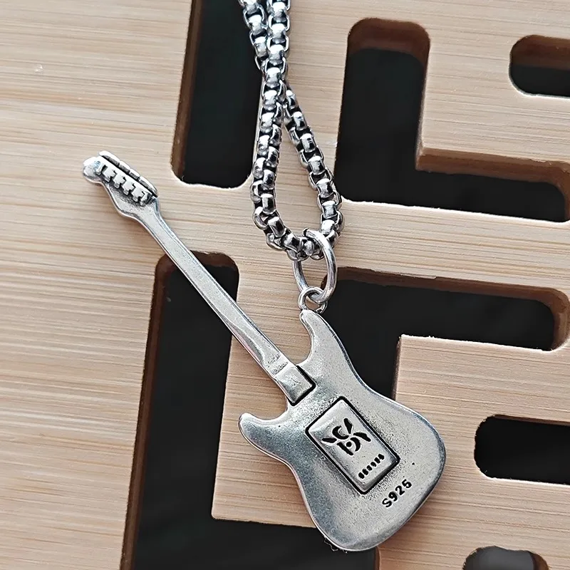 남성과 여성을 위한 펑크 스타일 일렉트릭 기타 목걸이 레트로 독특한 디자인 힙합 멋진 펜던트 락앤롤 쥬얼리