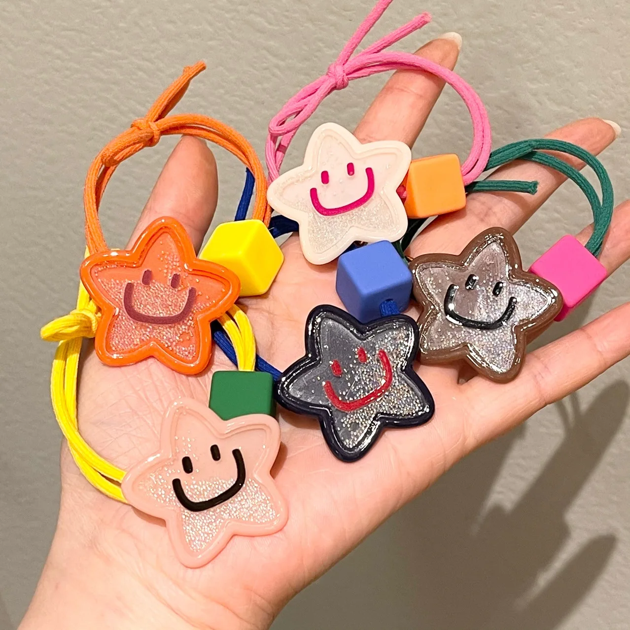 

Детские резинки для волос Lucky с блестящими звездами, детские популярные корейские заколки с блестками и звездами, с улыбкой, детский головной убор