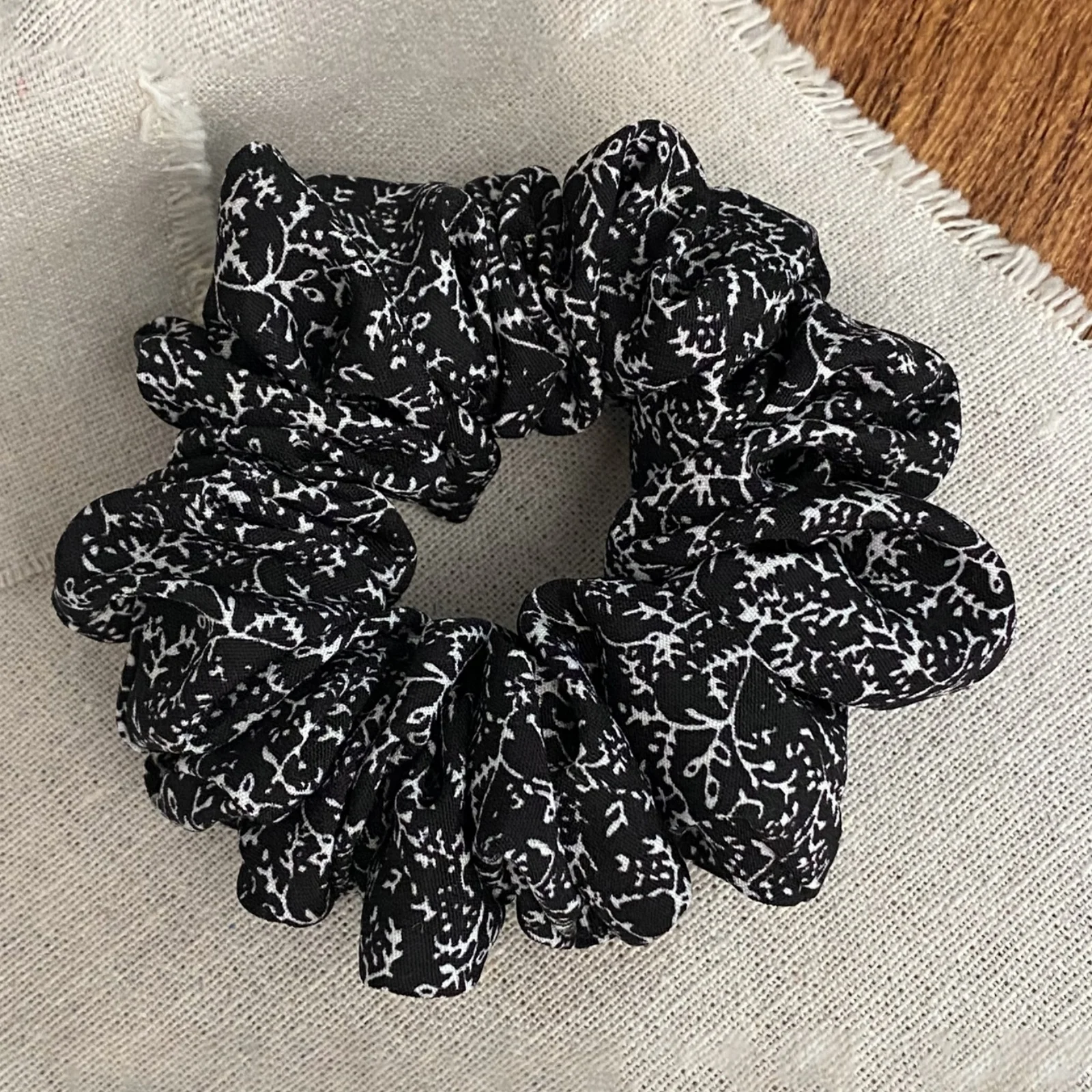 1PC Scrunchies Women's Floral Print Hair Accessories Elastic Hair Ties For Daily, Party, Gift, Trendy Vintage Styles