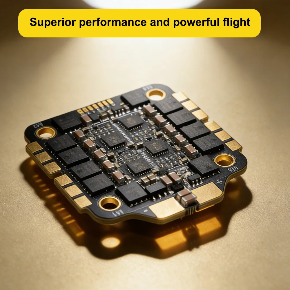 GreatMountain 45A ESC 32 bits 4 en 1 FPV installé dans une voiture RC, prêt à l'emploi.