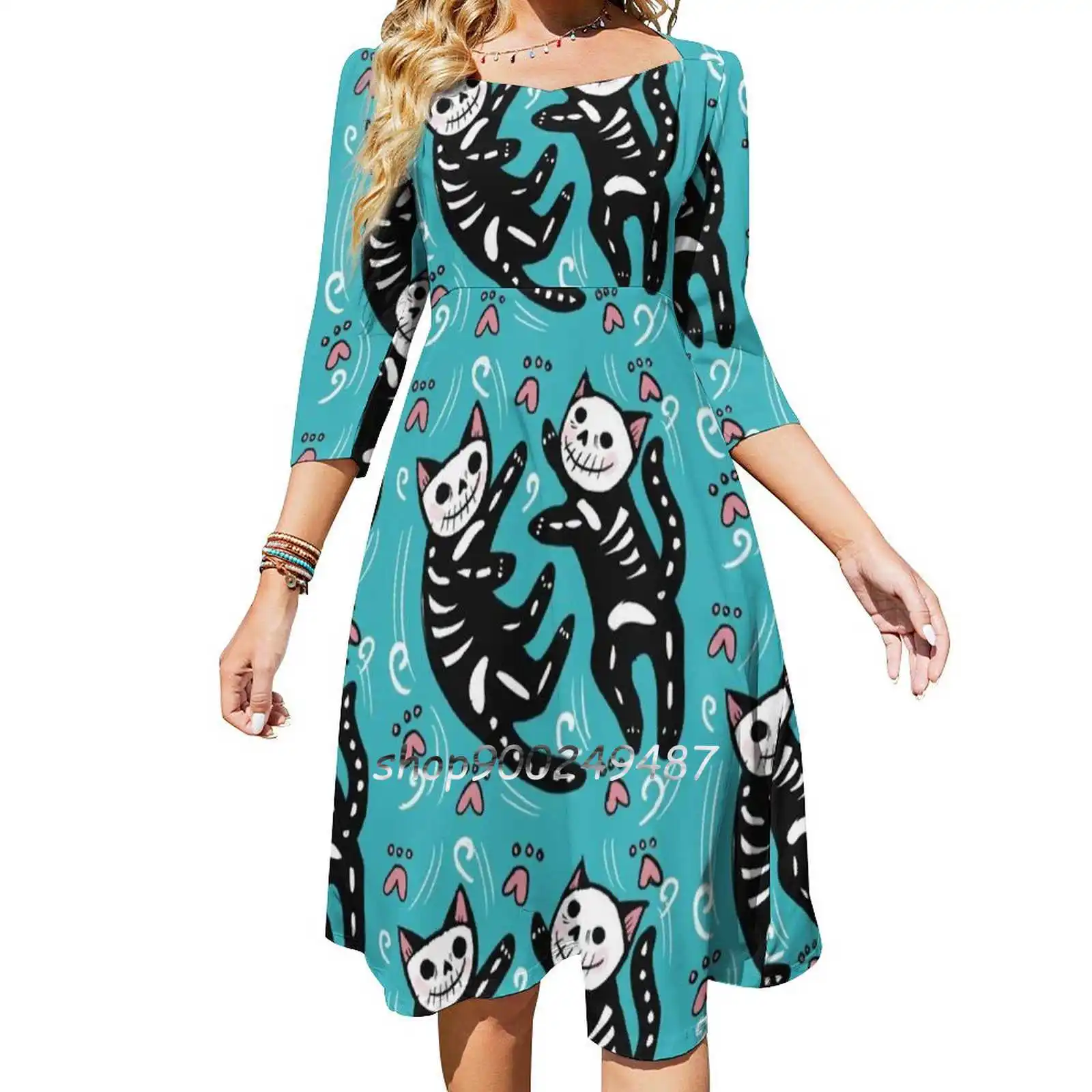 

Платье-колокол с квадратным вырезом и принтом