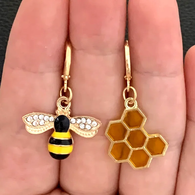 Cute Honeycomb Hexagonal Enamel Earrings Enamel Bee Irregular Earrings Simple Geometric Earrings Jewelry Gifts