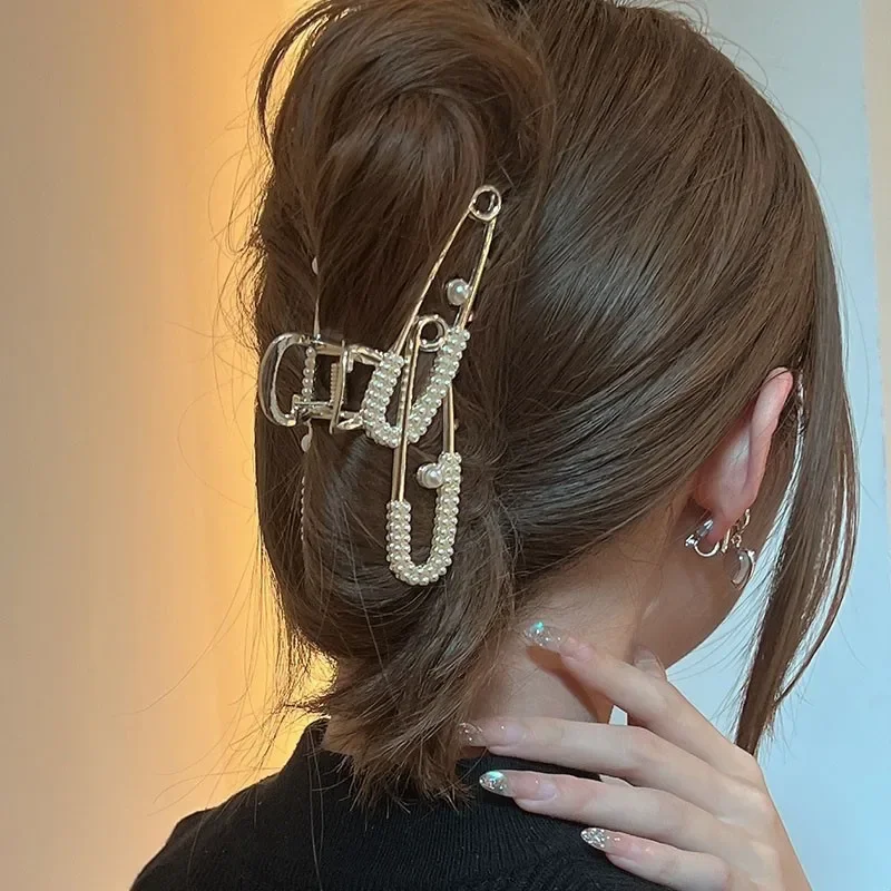 Korean Version Metal Pins Pearl Hair Claws Summer 2023 New Fashion Cross Brooch Shark Clip Hair Accessories for Women Headwear