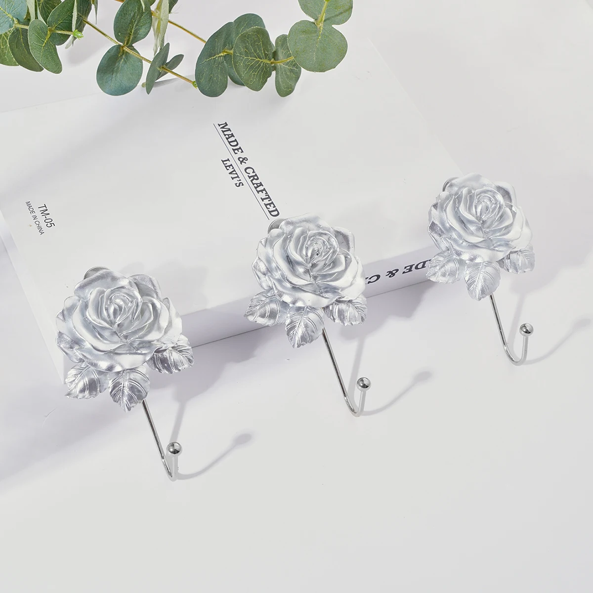 1PC, resin rose-shaped hooks, European retro gold and silver colored home decoration hooks
