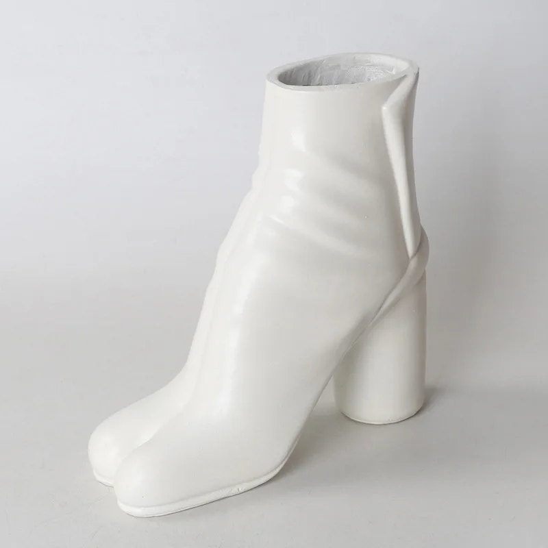 Fashionable White Boots Resin Vase, Forked High Heels Flower Arrangement, Creative Women's Shoe Flower Pot, Home Decoration 5