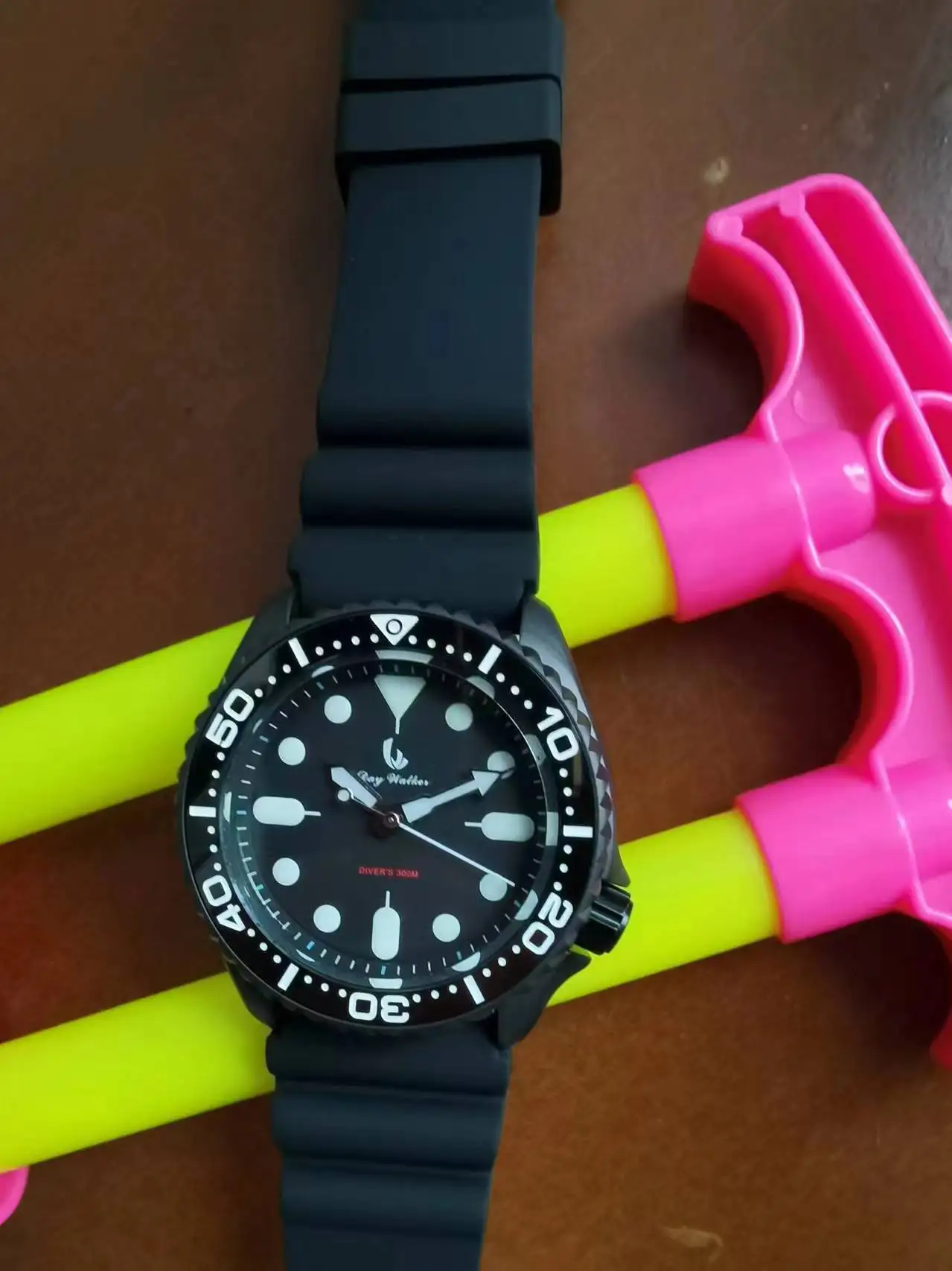 300M Diver's Watch With Helium Release Valve And Super BGW9 Luminous Stainless Steel Case Ceramic Bezel Sapphire Crystal