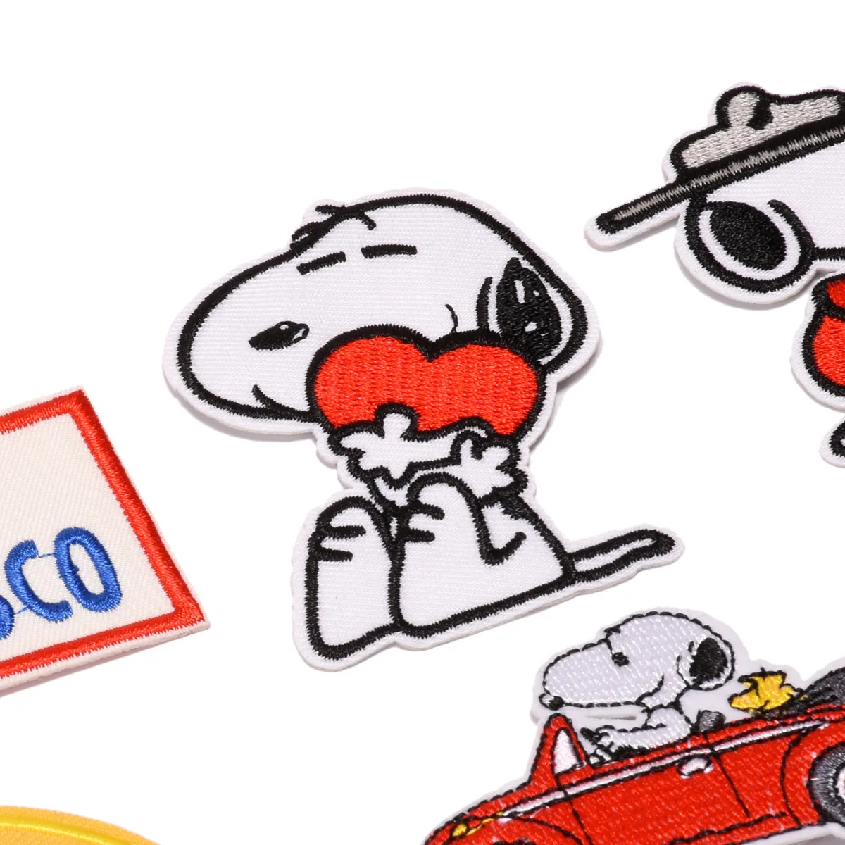 Рисунок 5 - нашивки с вышивкой для одежды