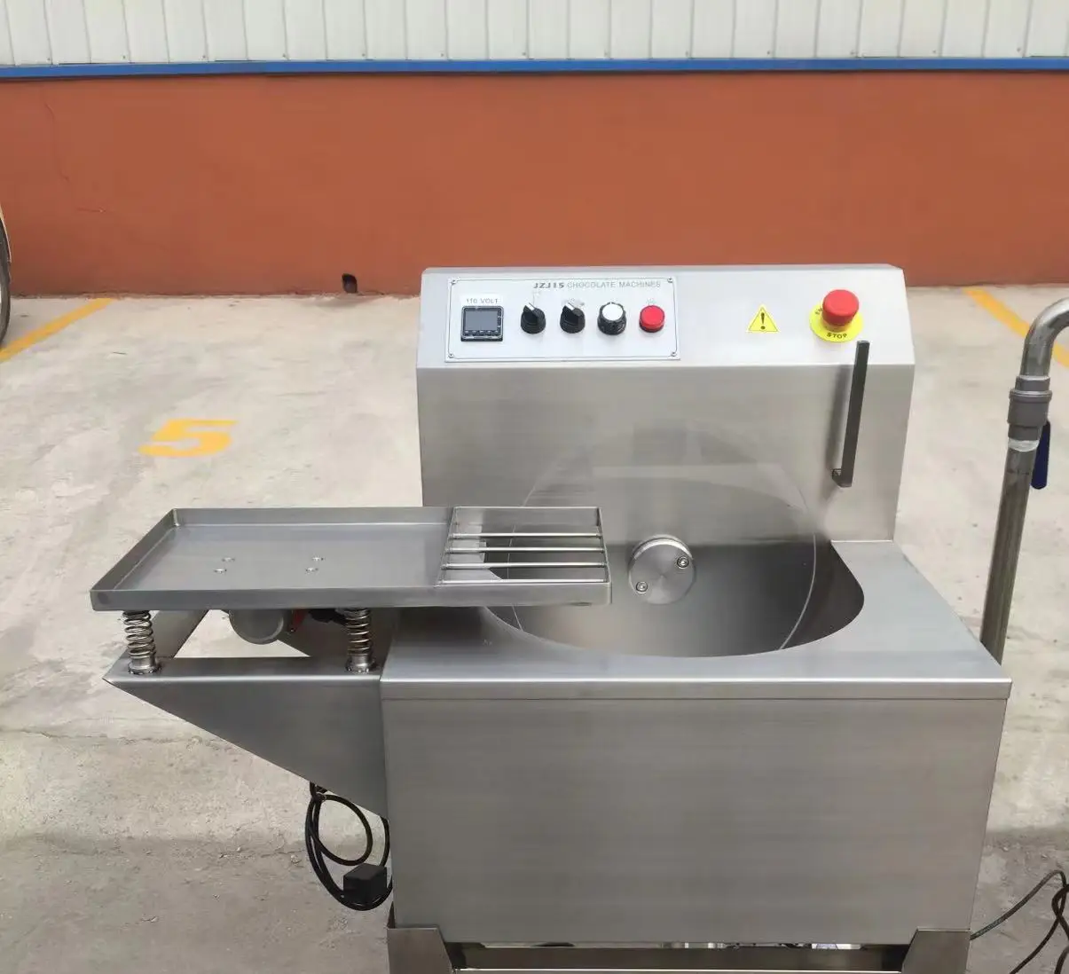 Stainless steel Manual Bench Top Melting Moulding15kg  Chocolate Tempering Machine With Vibration Table Integrated Melter Maker