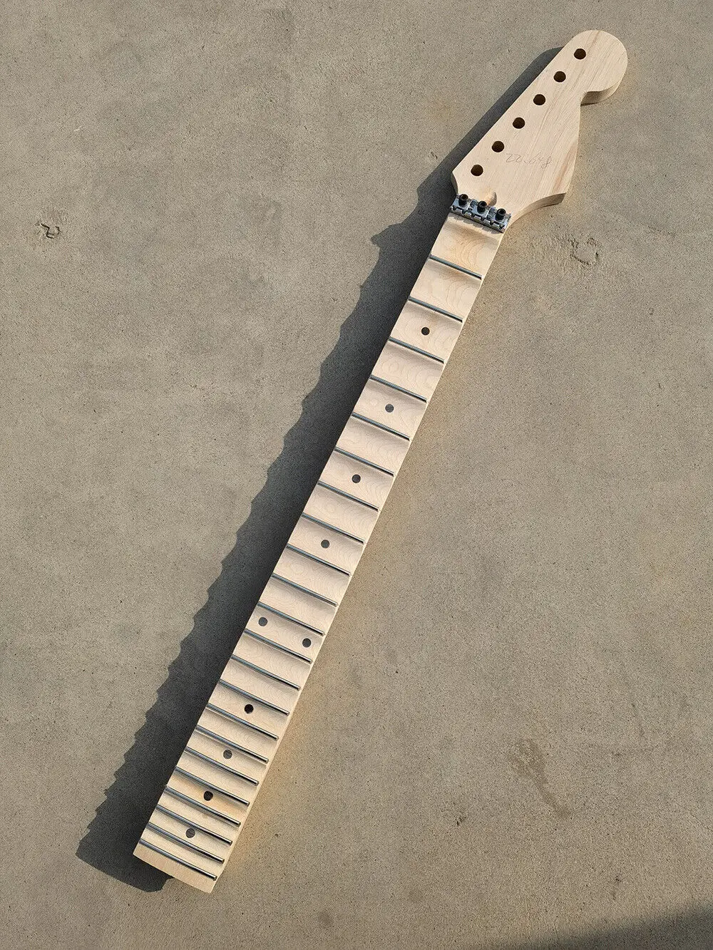 

Maple Guitar Neck 22Fret 25.5Inch Rosewood Fretboard Bolt on heel Normal Nut