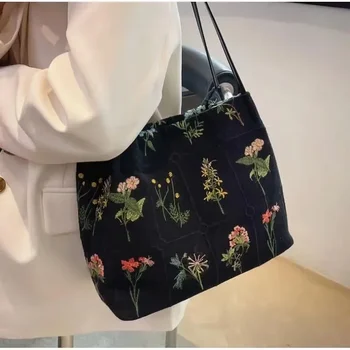 Borsa tote ricamata di grande capacità Borsa estiva da donna in stoffa alla moda Borsa a tracolla con ricamo di nicchia Borse a secchiello con texture Borse di tela