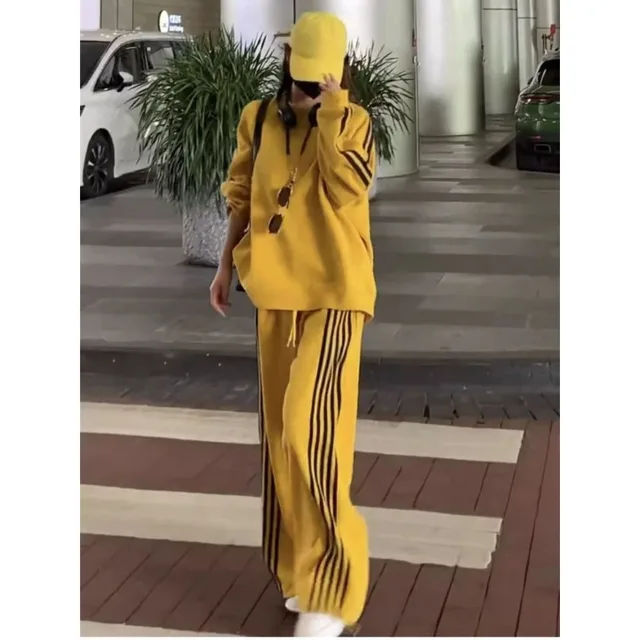 A Large-sized Fashionable Trendy Sportswear Set for Women Autumn Loose Slimming Sweatshirt Wide-leg Pants Casual Two-piece Set 1