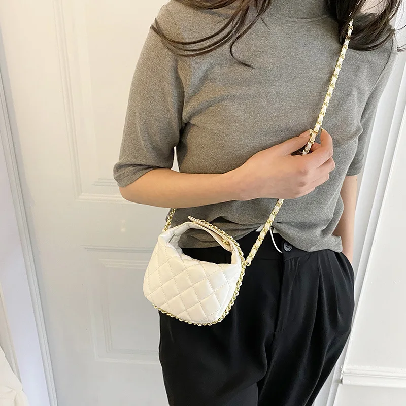 Handheld Mini Delicate Fragrance Bag 2024 New Texture Diamond Grid Chain Bag Single Shoulder Crossbody Crescent Mouth Red Bag