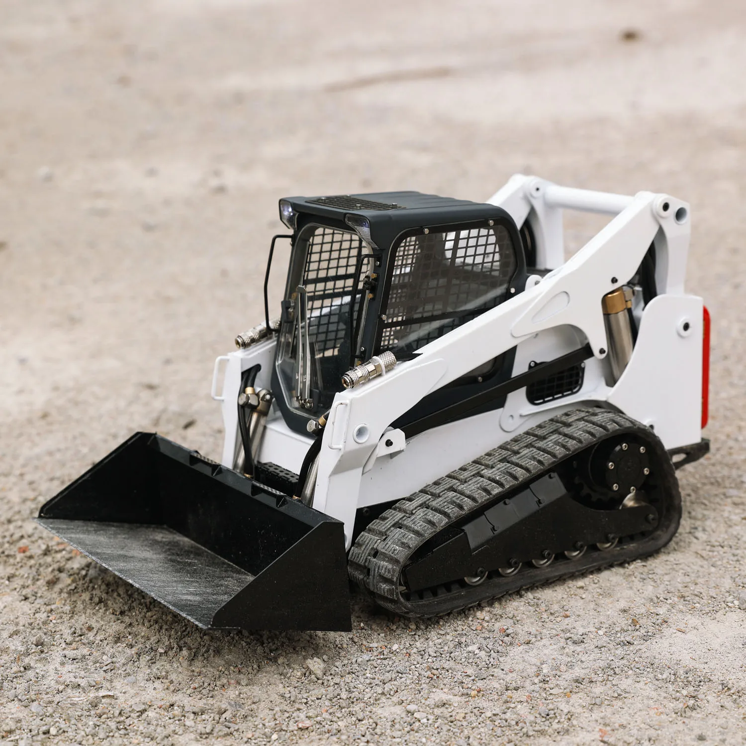 1/14 JDM SM770 RC Hydraulic Skid-Steer Tracked Loader Light Sound System Radio Control Truck Car Vehicle Toy Model Gift 6